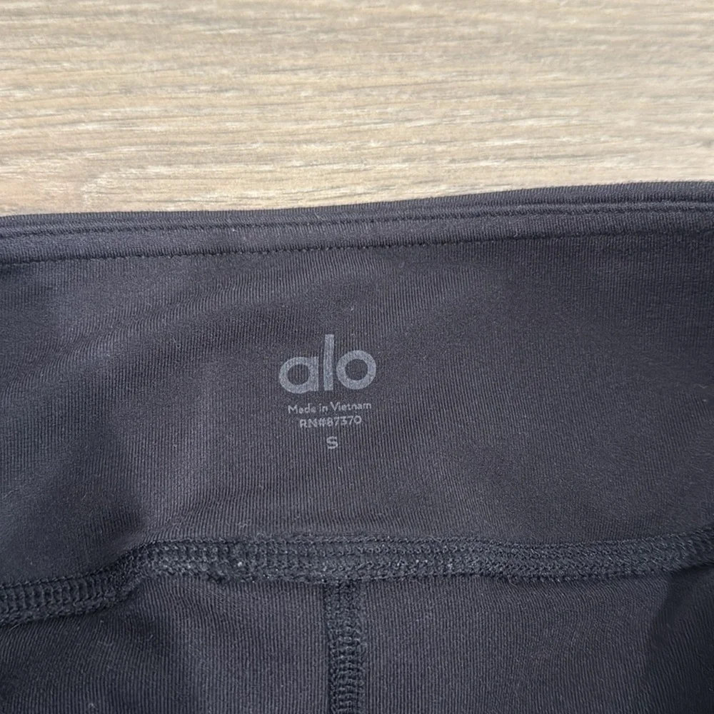 ALO YOGA Black Glossy Sheila‎ Tonal Mesh Panel High-Waist Active Leggings Size S
